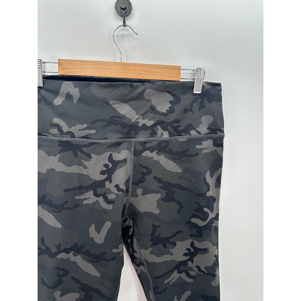 Zyia Active Women 14-16 Green Camo Cropped Capri Leggings Nylon Spandex Blend - Picture 5 of 7